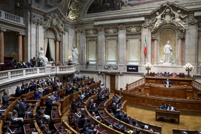 Deputados aprovam 40 alterações num dia focado na Madeira, Açores e IVA