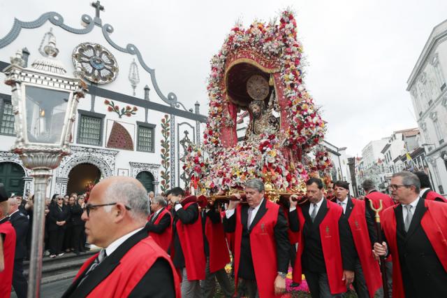 Governo dos Açores dá tolerâncias de ponto nas festas do Santo Cristo