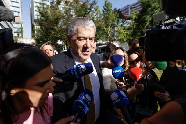 Reinício do julgamento adiado para 13 de janeiro