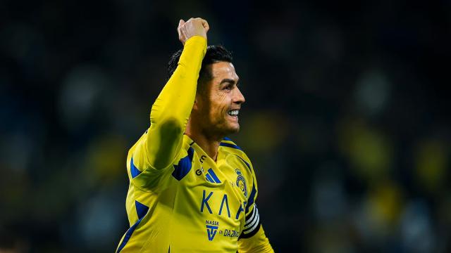 Ronaldo marca no triunfo do Al Nassr e fica mais perto do objetivo final