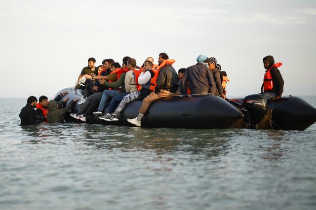 Mais de 600 pessoas retiradas de dois barcos à deriva a sul da ilha grega de Creta