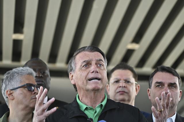 Bolsonaro tentou romper pulseira eletrónica para fugir 