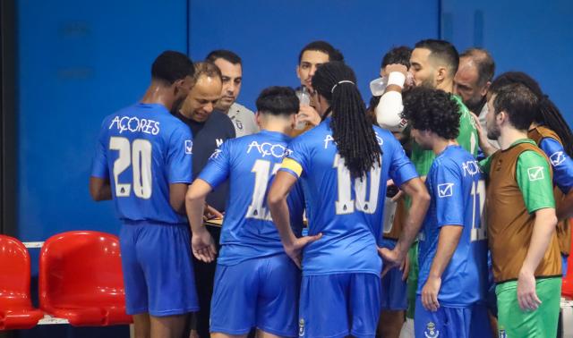 Livramento goleado em Portimão