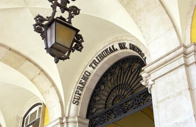 Lapso leva a revisão de acórdão em tráfico de droga junto a escola