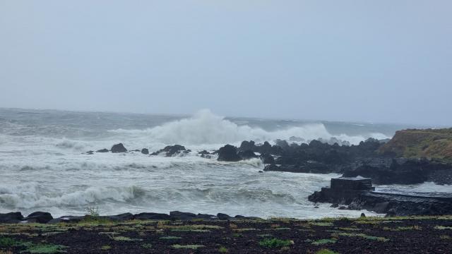 Açores sob avisos laranja e amarelo devido a agitação marítima