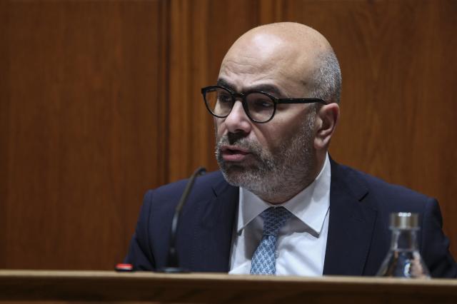 Suspenso mecanismo que previa pagamento por residentes das regiões apenas do valor da passagem aérea