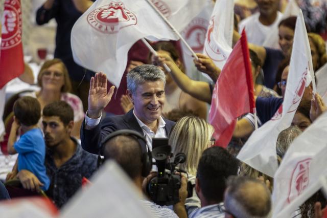 PS terá congresso no final de março e Carneiro será recandidato nas diretas