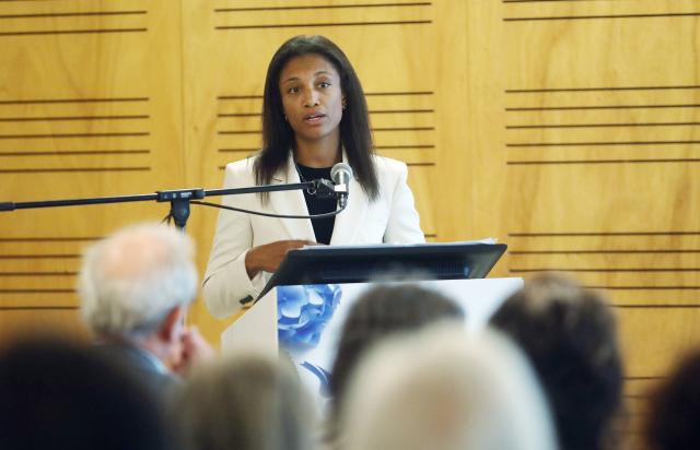 Governo dos Açores lança concurso para compra de dois robôs de cirurgia ortopédica