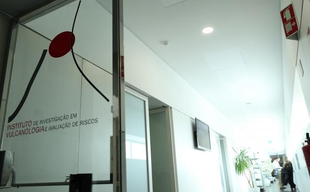 Nível de alerta no sistema vulcânico fissural oeste da Terceira sobe para V3