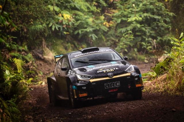 Rúben Rodrigues na liderança do Azores Rallye