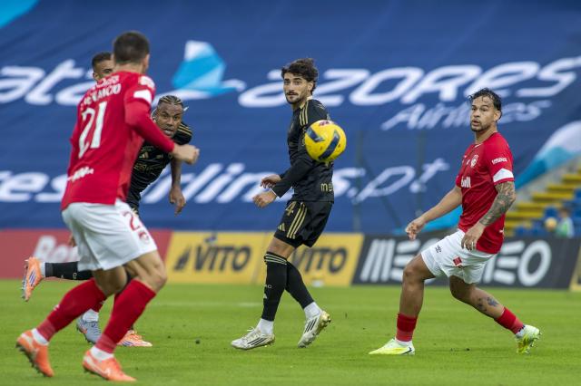 Golo cedo na partida dita regresso do Santa Clara às vitórias