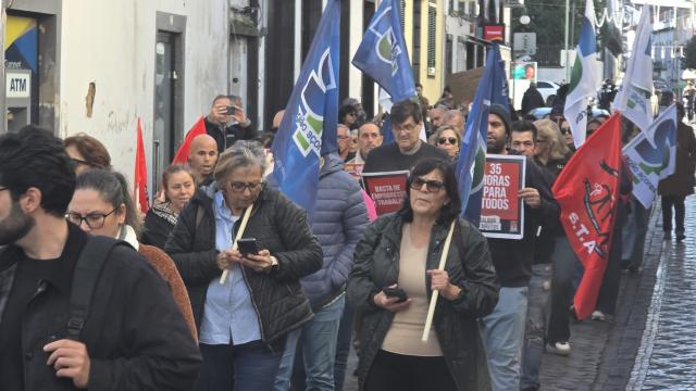 Greve geral contra revisão laboral junta centenas de trabalhadores em Ponta Delgada