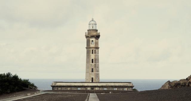 Arte e Ciência juntam-se em livro para “compreender sem temores” os Vulcões