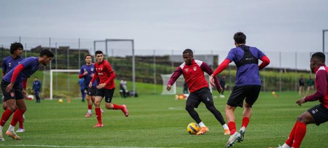 Santa Clara estreia relvado natural do Centro de Treinos