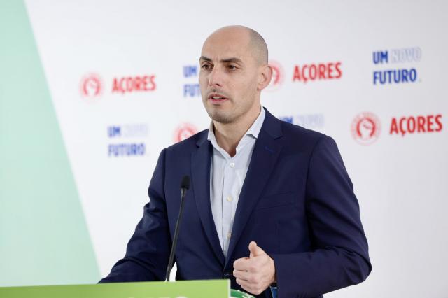 PS/Açores quer boletim trimestral com a dívida pública regional