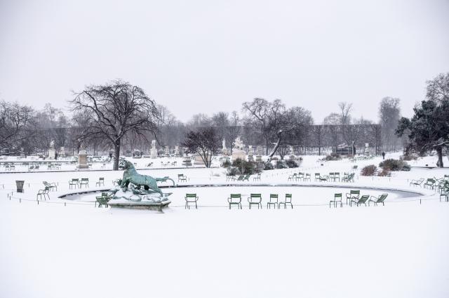 Centenas de voos cancelados nos aeroportos de Amesterdão, Paris e Bruxelas