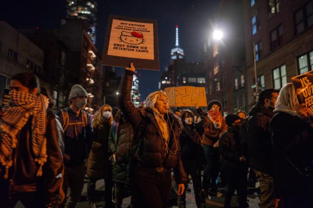 Centenas de pessoas manifestam-se em Minneapolis após morte de mulher por agentes federais