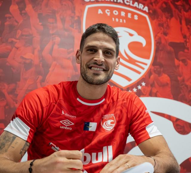 Gonçalo Paciência reforça Santa Clara