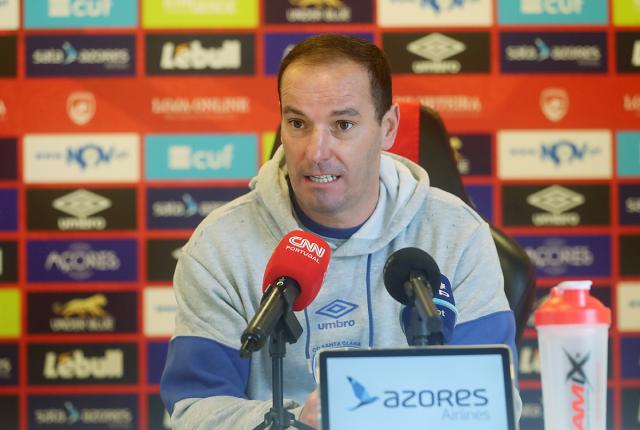 Treinador Petit quer Santa Clara com “personalidade” frente ao Benfica