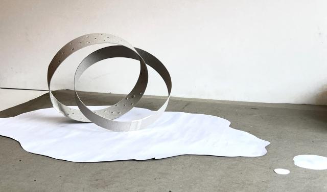 Artista homenageia produtores de leite dos Açores com escultura em Ponta Delgada 