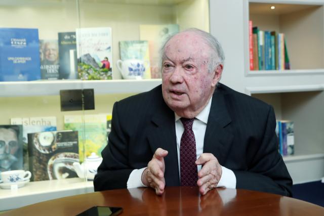 “A nova geração de políticos emburguesou-se na comodidade”