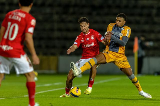 Santa Clara impõe-se ao Vitória de Guimarães e carimba regresso aos triunfos