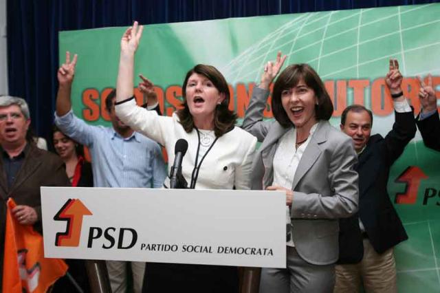 Resultado é "derrota de Sócrates e de César"