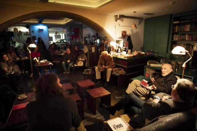 “E temos o povo” relata o 25 de Abril de 1974