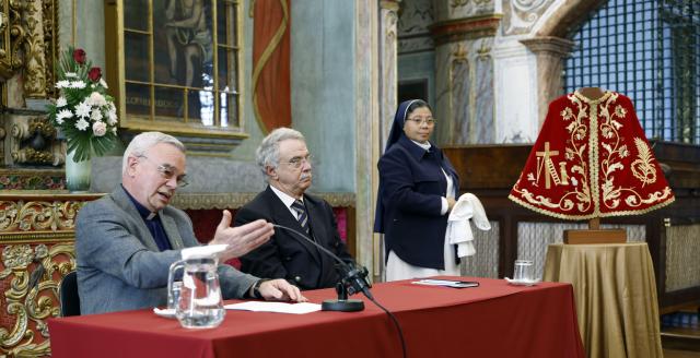 Santo Cristo é apelo à paz contra as “frentes de guerra”