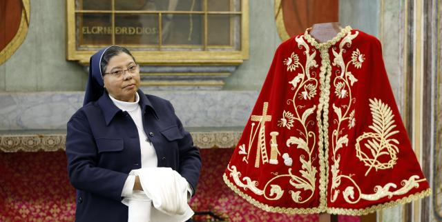 Capa deste ano foi oferecida por casal de emigrantes