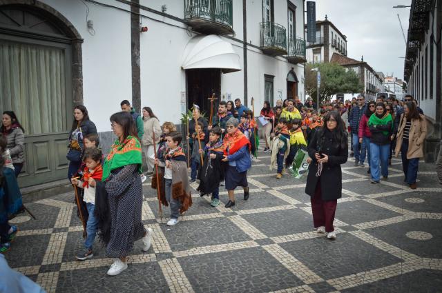 Crianças do Colégio São Francisco Xavier em Romaria (Com fotos)
