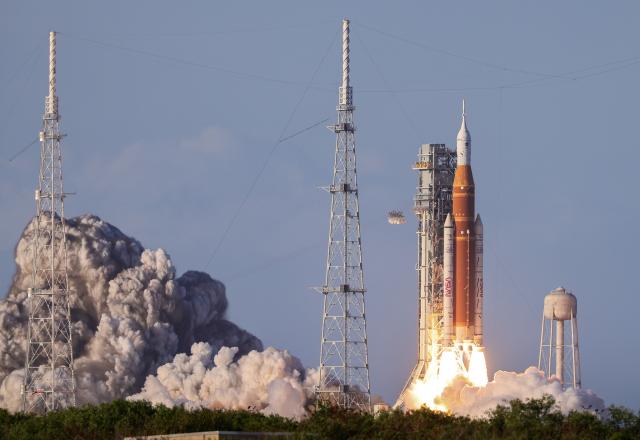 NASA corrige falha de comunicação em primeiro voo tripulado em torno da Lua em mais de 50 anos