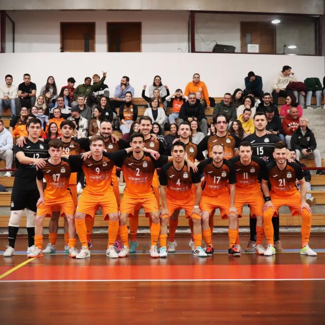 Casa da Ribeira assume a liderança