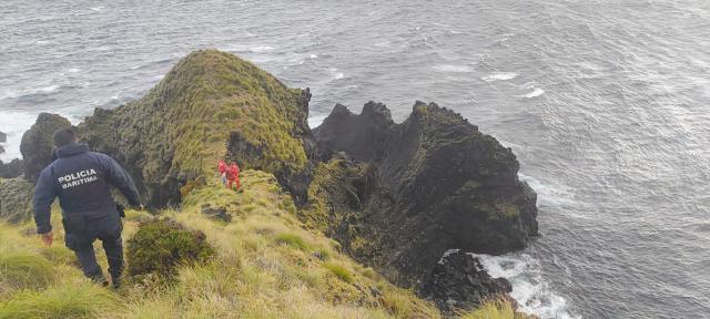 Encontrado corpo de pescador lúdico em arriba da Lomba do Carvalho em Ponta Delgada