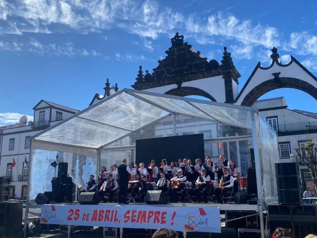 Rap e Constituição é possível: jovens reinventam 25 de Abril