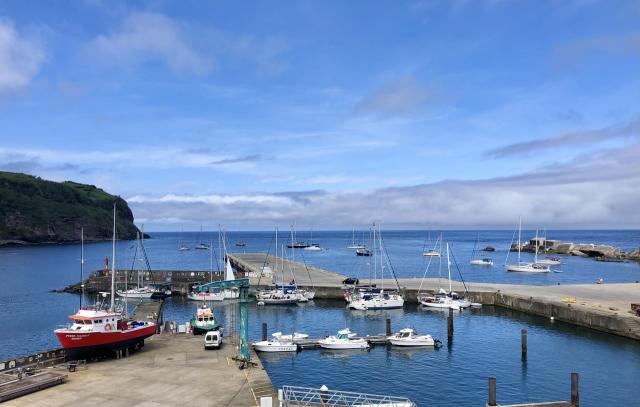 Veleiros proibidos de atracar nas Flores