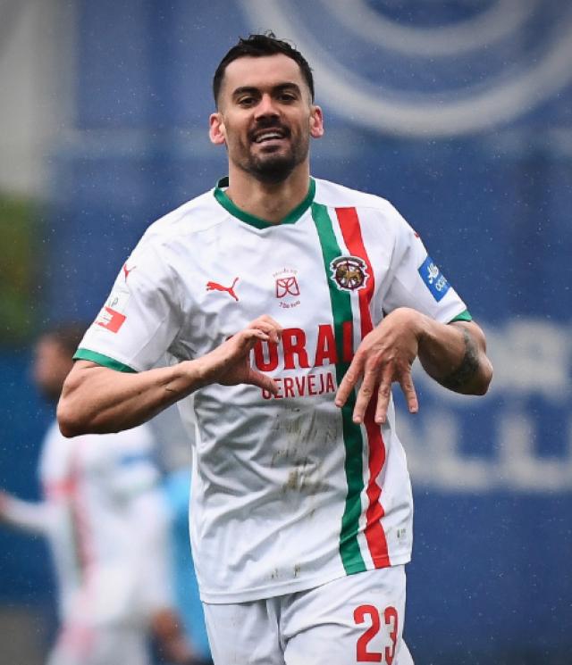 Paulo Henrique é campeão da II Liga pela terceira vez