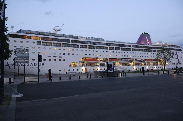 França permite desembarque de passageiros assintomáticos de navio afetados por vírus