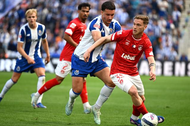 Santa Clara termina época com derrota frente ao campeão