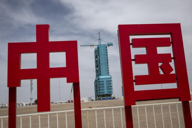 China apresenta missão espacial tripulada Shenzhou-23 com primeira astronauta de Hong Kong