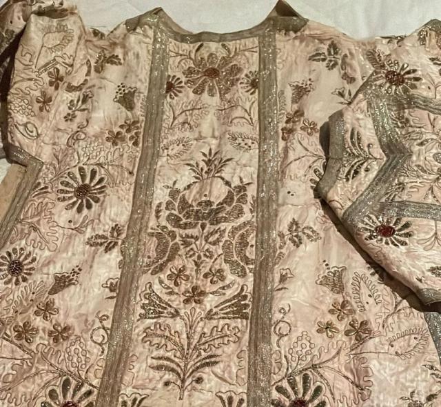 Paramentos indo-portugueses do século XVII oferecidos a paróquia da Horta