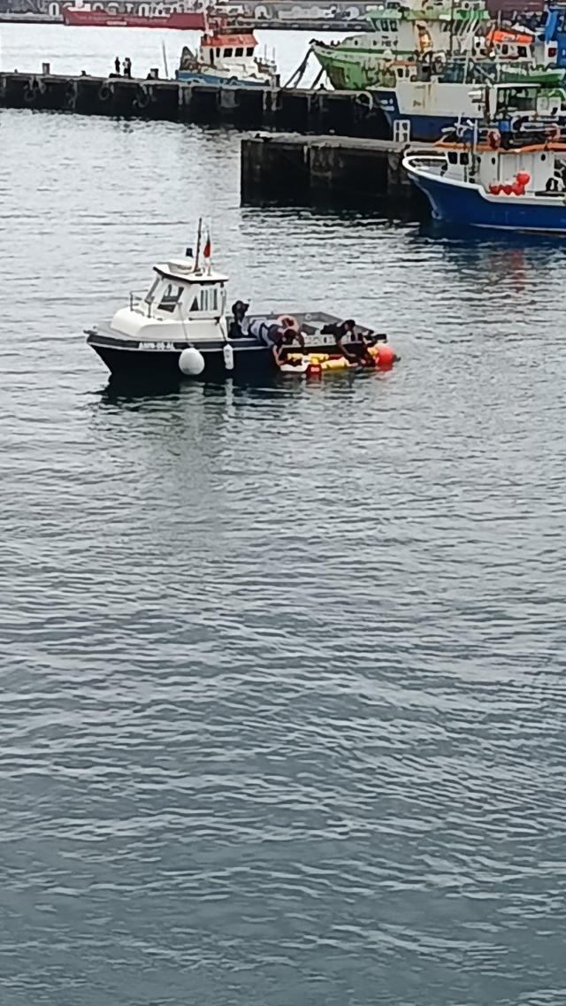 Resgatado corpo de homem na baía do porto de Ponta Delgada
