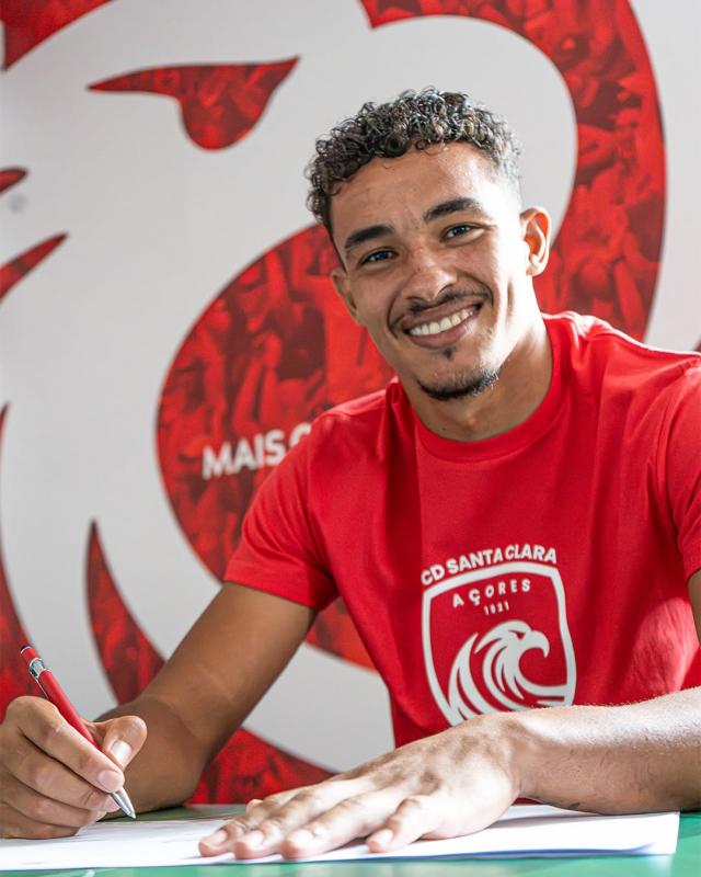 Médio Daniel Borges renova com o Santa Clara até 2031