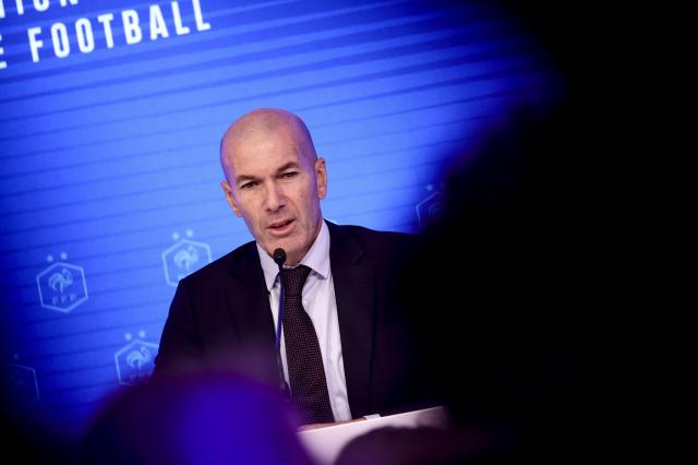 Zidane regressa ao ativo e é o novo selecionador de futebol de França