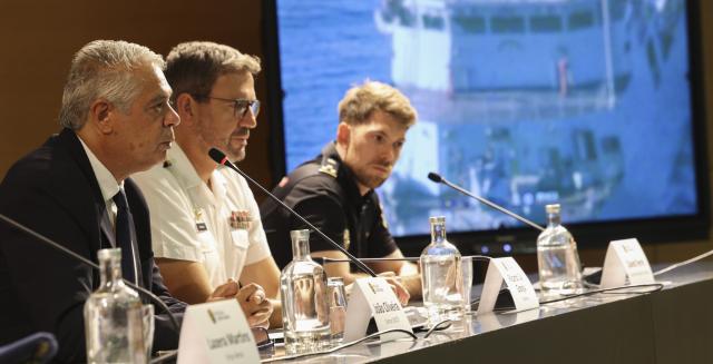 Autoridades abordaram navio com cocaína em alto-mar para garantir apreensão da droga