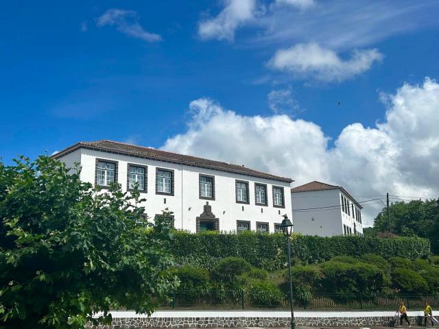 Obras de reparação em escola da Lomba da Maia