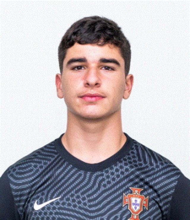 Guarda-redes Tomé Sousa reforça Santa Clara