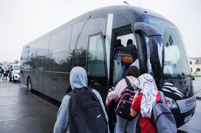 Governo deve mais de meio milhão de euros pelo transporte escolar