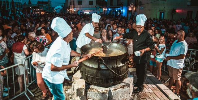 Noite de Sopas no Largo da Saúde