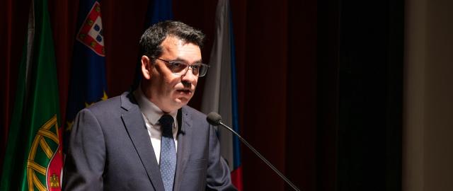 Autarca da Ribeira Grande condena investida contra viaturas da PSP em Rabo de Peixe